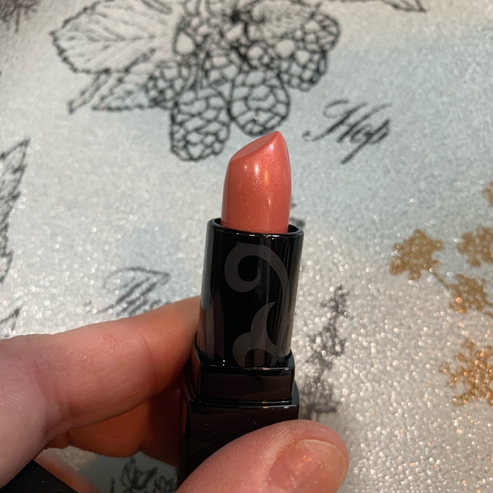 Younique lipstick